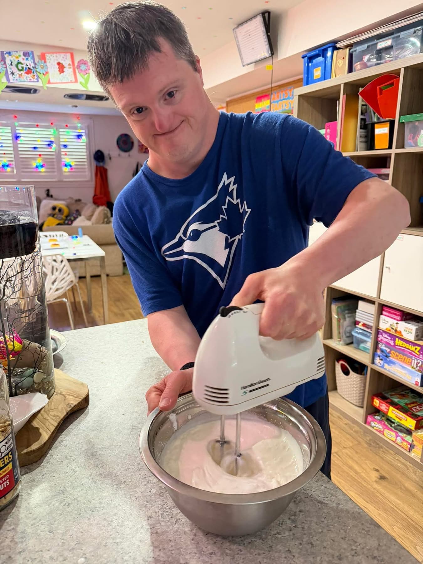 A Catching Stars participant mixing ingredients as an independent task.